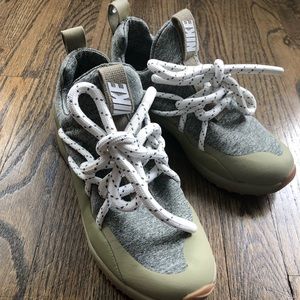 Nike Sneakers Size 7